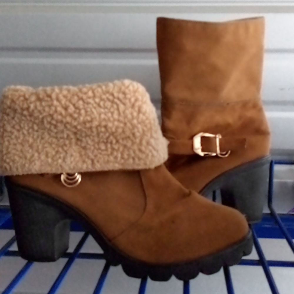 Custom designs leather boots
